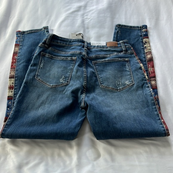 NWT Judy Blue Mid Rise Relaxed Fit “She’s All The Drama” Aztec Printed Jeans - Picture 4 of 7